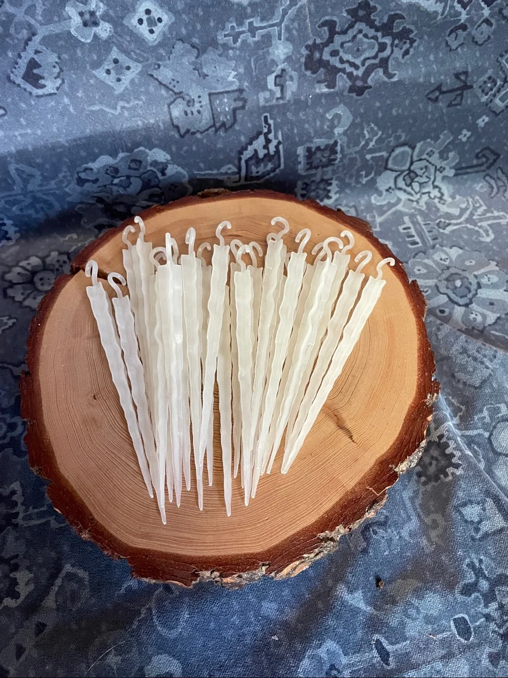 25 Vintage Plastic Icicles